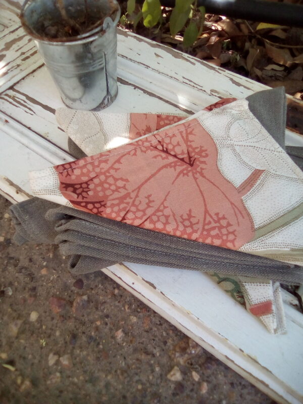 Vintage Cream Napkins - Image 3